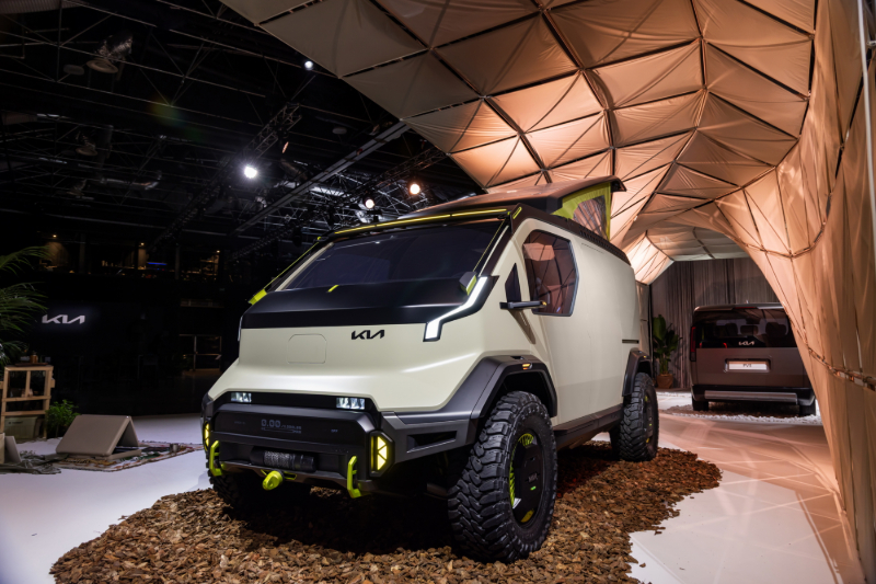 Kia Tampilkan PV5 dan EV2 di Milan Design Week 2025 - lajuroda.com