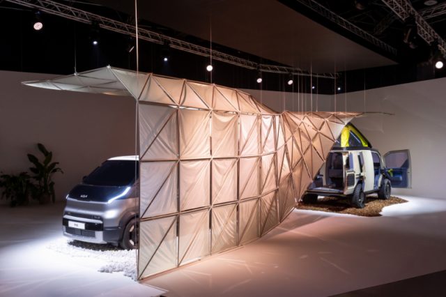 Kia Tampilkan PV5 dan EV2 di Milan Design Week 2025 - lajuroda.com