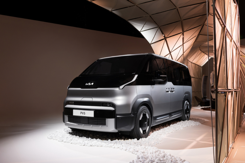 Kia Tampilkan PV5 dan EV2 di Milan Design Week 2025 - lajuroda.com