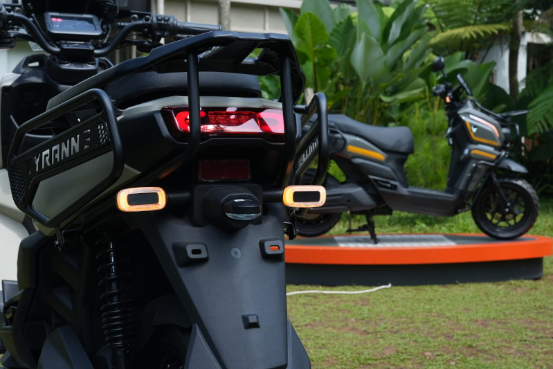 Indomobil eMotor Tyranno Resmi Mengaspal di Bandung: Motor Listrik Petualang Pertama di Indonesia - lajuroda.com