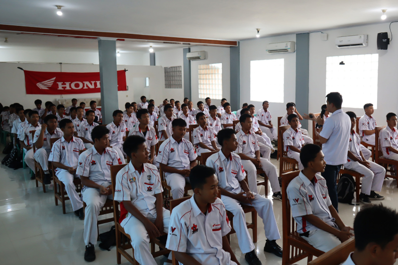 Honda Berbagi Ilmu: PCX 160 RoadSync Masuk SMK - lajuroda.com