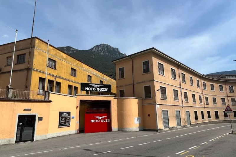 Transformasi Ikonik Moto Guzzi Mandello: Tradisi 100 Tahun Bertemu Inovasi - lajuroda.com