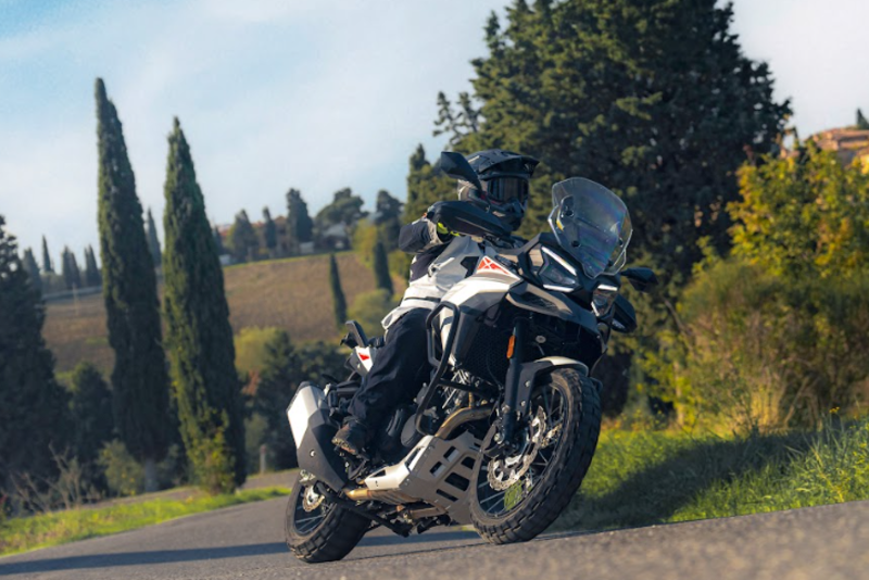 Benelli Hadirkan Morbidelli T252X & T1002VX di IMOS 2025, Lengkap dengan Fitur Modern dan Paket Adventur - lajuroda.com