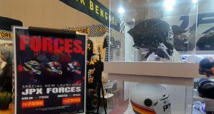 JPX Helmets Pamerkan JP Signature SO hingga Onyx Full Carbon di IMOS 2025 JPEG Helmets Pamerkan JP Signature SO hingga Onyx Full Carbon di IMOS 2025 - lajuroda.com