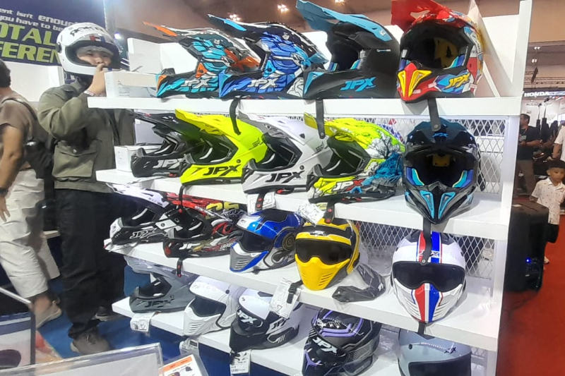 JPEG Helmets Pamerkan JP Signature SO hingga Onyx Full Carbon di IMOS 2025 - lajuroda.com