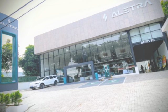 Tampak Depan Aletra Kemang Aletra Resmikan Dealer Kemang, Targetkan 15 Dealer EV Hingga Akhir 2025 - lajuroda.com