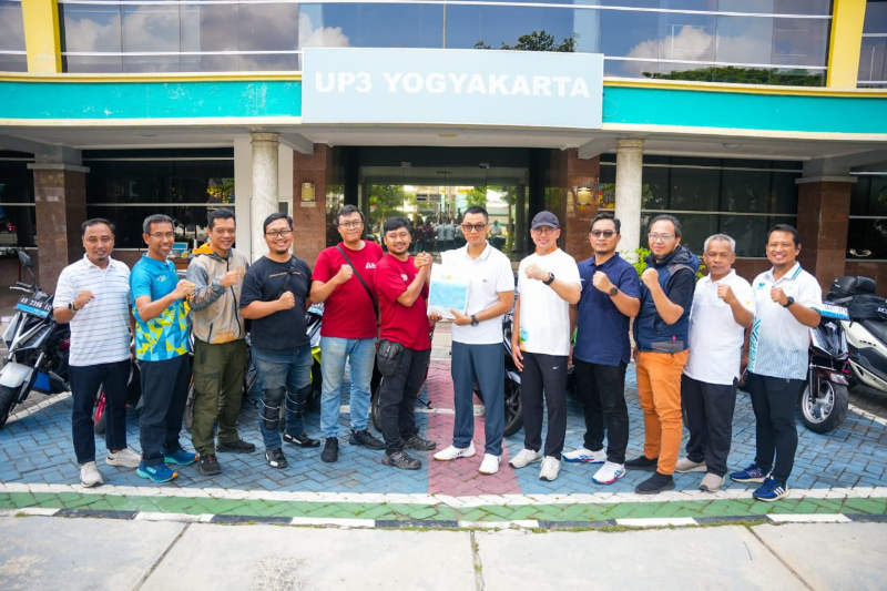 6 Rider ALVA Owners Club Tuntaskan Touring Jakarta–Bali, Kampanyekan Mobilitas Hijau - lajuroda.com