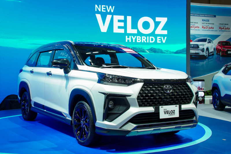Toyota Luncurkan Veloz Hybrid EV dan Mulai Jual Dua Battery EV Baru di GJAW 2025 - lajuroda.com