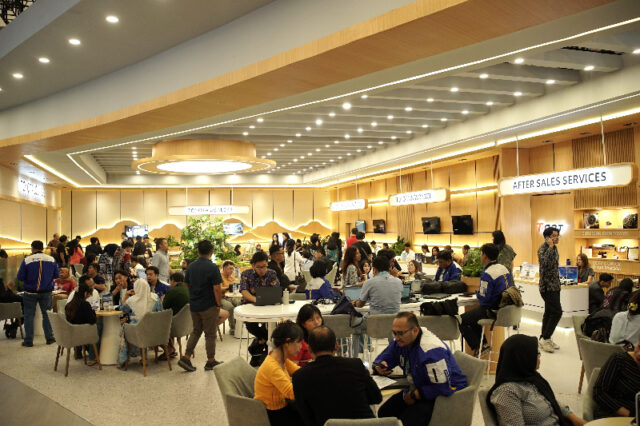 Toyota Hadirkan Promo Spesial dan Mulai Penjualan Model Elektrifikasi Terbaru di GJAW 2025 - lajuroda.com