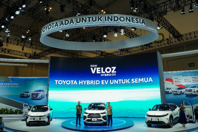 Toyota Luncurkan Veloz Hybrid EV dan Mulai Jual Dua Battery EV Baru di GJAW 2025 - lajuroda.com