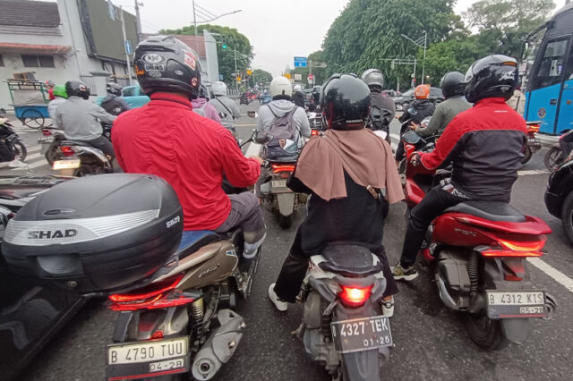 Tips Saat Terjebak Macet Tetap #Cari_Aman - lajuroda.com