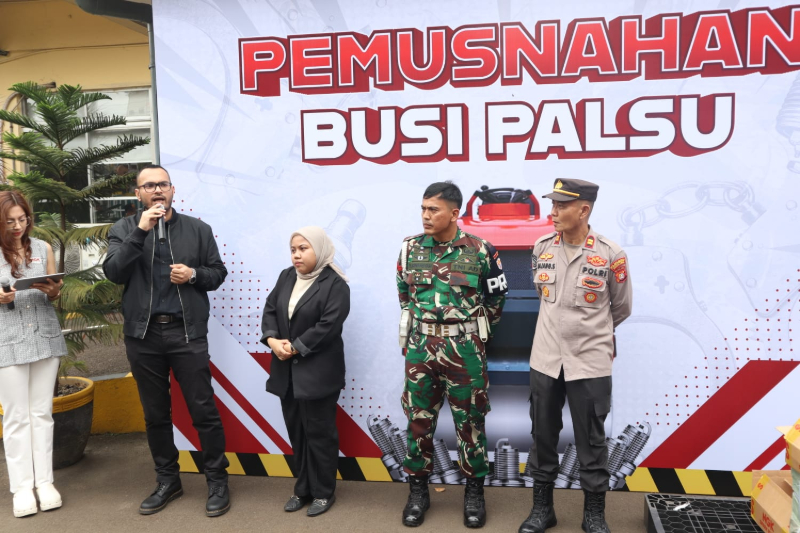 NGK Perangi Busi Palsu, 11 Ribu Unit Dimusnahkan - lajuroda.com