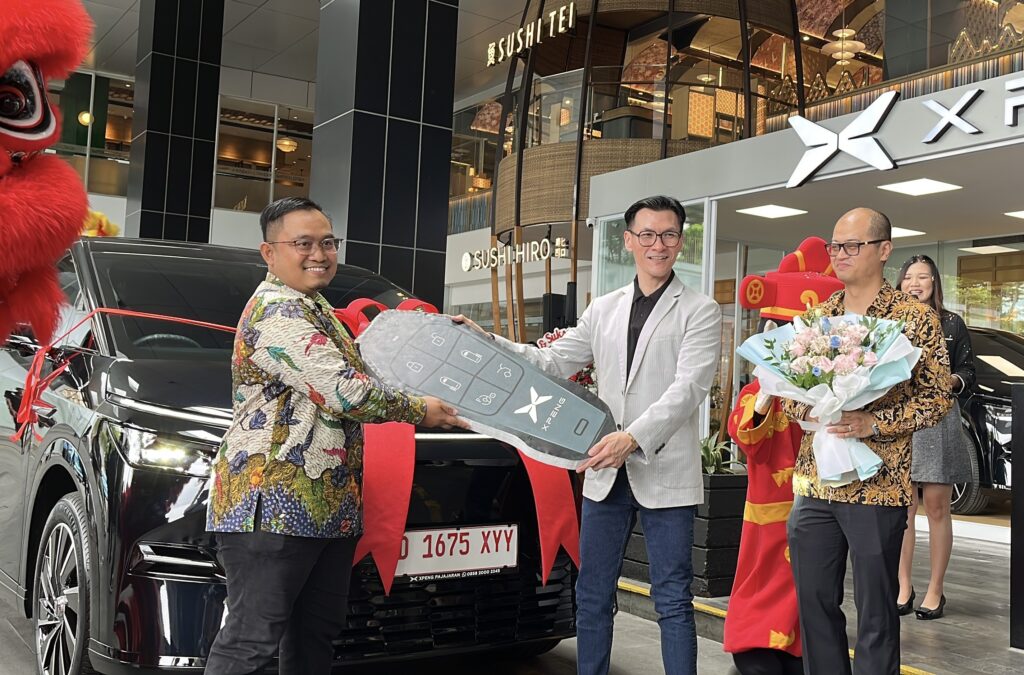 XPENG Indonesia meresmikan Pop Up Store pertama di Bandung sebagai langkah ekspansi ke luar Jabodetabek. Hadirkan kendaraan listrik premium, layanan 1S, dan promo eksklusif hingga Maret 2026