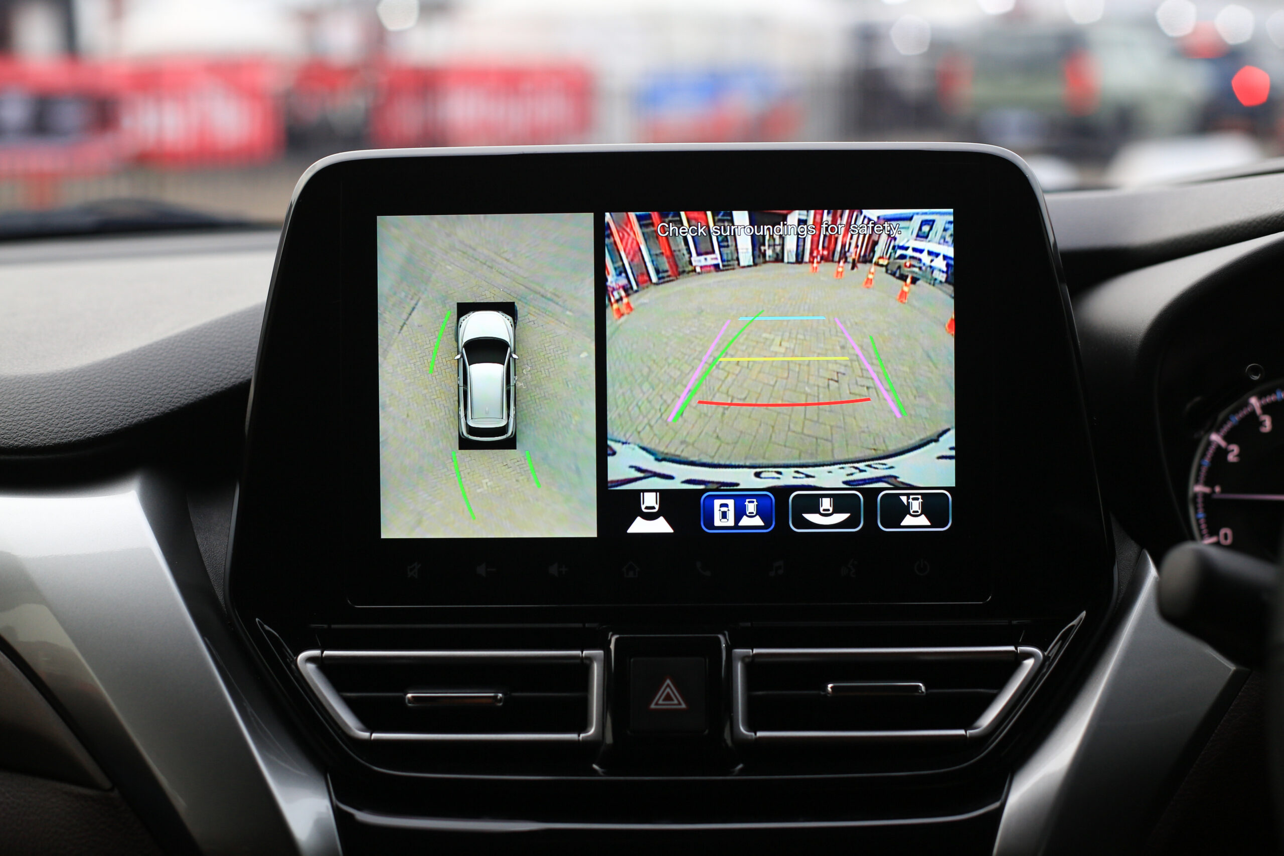 Pengunjung Puji Kelincahan Suzuki Fronx Radius Putar Kecil Jadi Keunggulan - lajuroda.com