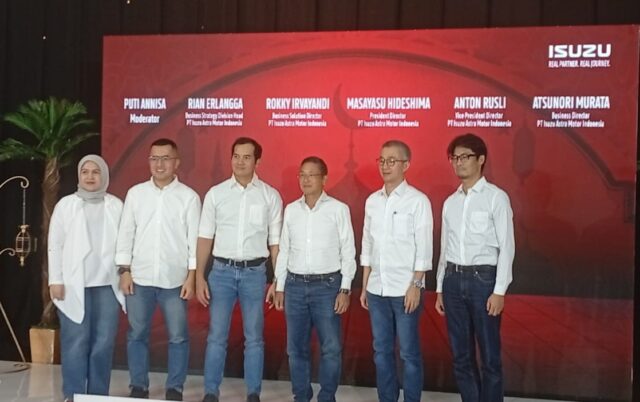 Para pemangku kepentingan Isuzu IAMI Catat Market Share 29% di 2025, Siap Perkuat Pertumbuhan dan Layanan Pelanggan pada 2026 - lajuroda.com