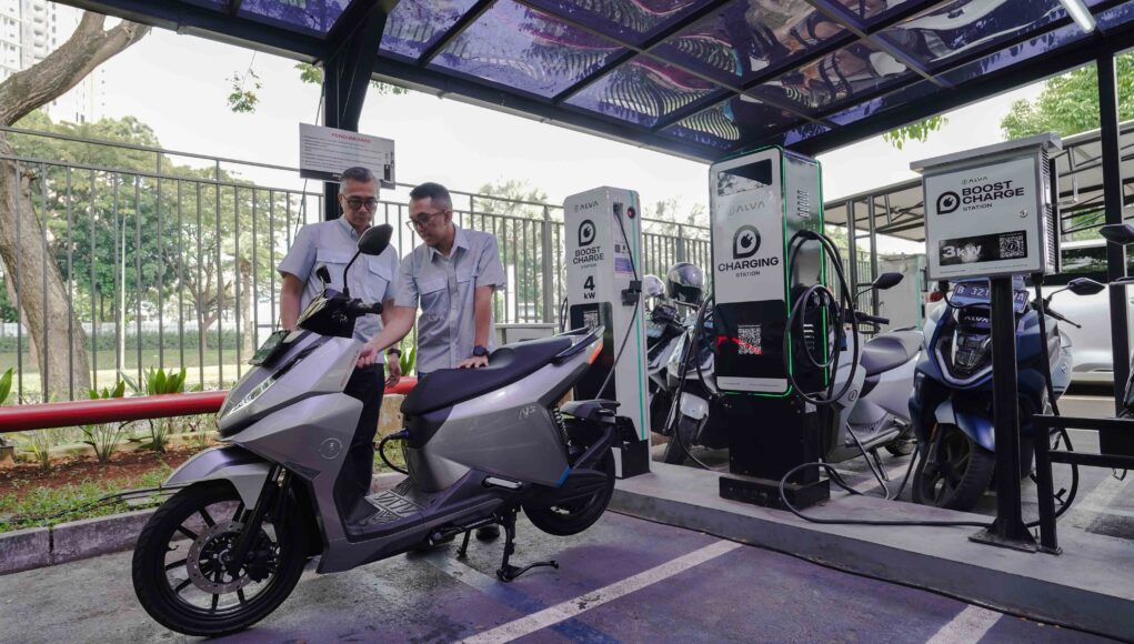 ALVA Perluas Ekosistem EV, Studio Indy Bintaro Dilengkapi 21 Charging Station ALVA Perluas Ekosistem EV, Studio Indy Bintaro Dilengkapi 21 Charging Station - lajuroda.com