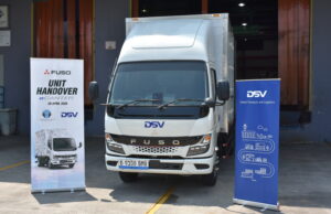 Mitsubishi Fuso Percepat Green Logistics, Serahkan Truk Listrik eCanter ke Mitra Strategis Mitsubishi Fuso Percepat Green Logistics, Serahkan Truk Listrik eCanter ke Mitra Strategis - lajuroda.com