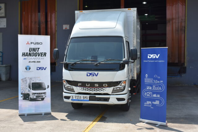 Mitsubishi Fuso Percepat Green Logistics, Serahkan Truk Listrik eCanter ke Mitra Strategis - lajuroda.com