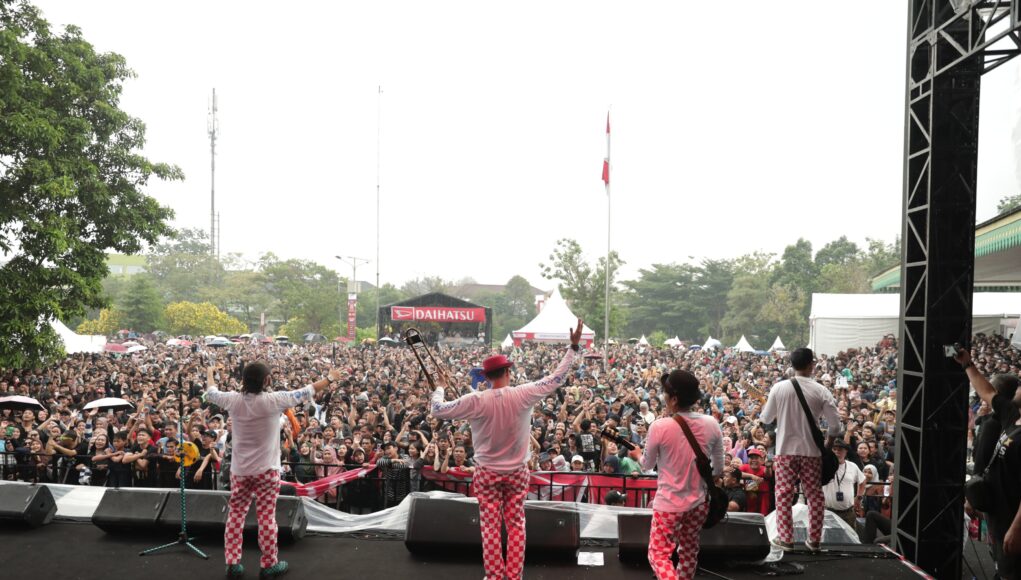 Daihatsu Kumpul Sahabat Jadi Pesta Rakyat di Depok, Ribuan Warga Padati Alun-Alun GDC Daihatsu Kumpul Sahabat Jadi Pesta Rakyat di Depok, Ribuan Warga Padati Alun-Alun GDC - lajuroda.com