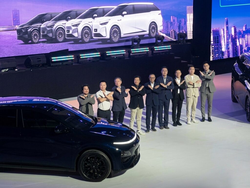 XPENG Indonesia, Hadirkan Mobil Listrik Teknologi AI dan Performa Tinggi MPV Premium X9 Facelift dan SUV G6 AWD di V1SION Night 2026 - lajuroda.com