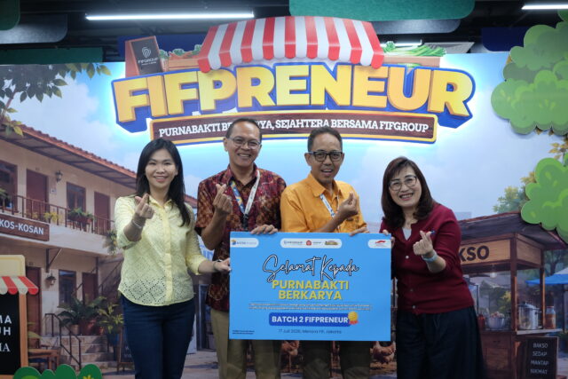 Direktur FIFGROUP, Esther Sri Harjati dan Santi FIFGROUP Kick Off FIFpreneur 2026, Bekali Karyawan Siapkan Usaha Jelang Purnabakti - lajuroda.com