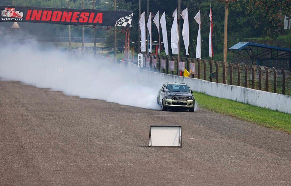 Sentul Drag Record SIMPATI 5G Jadi Putaran 3 Kejurnas Drag Race 2026, Targetkan 800 Starter - lajuroda.com