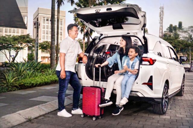 Ilustrasi AutoFamily sedang liburan bersama keluar Auto2000 Bagikan Tips Jaga Mesin Mobil Saat Liburan Sekolah - lajuroda.com