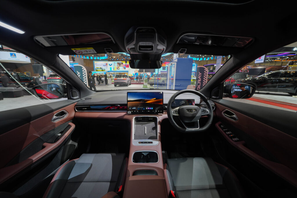 Geely Coolray Resmi Meluncur di GIIAS 2026, Andalkan Mesin Turbo 174 PS dan ADAS Level 2 - lajuroda.com