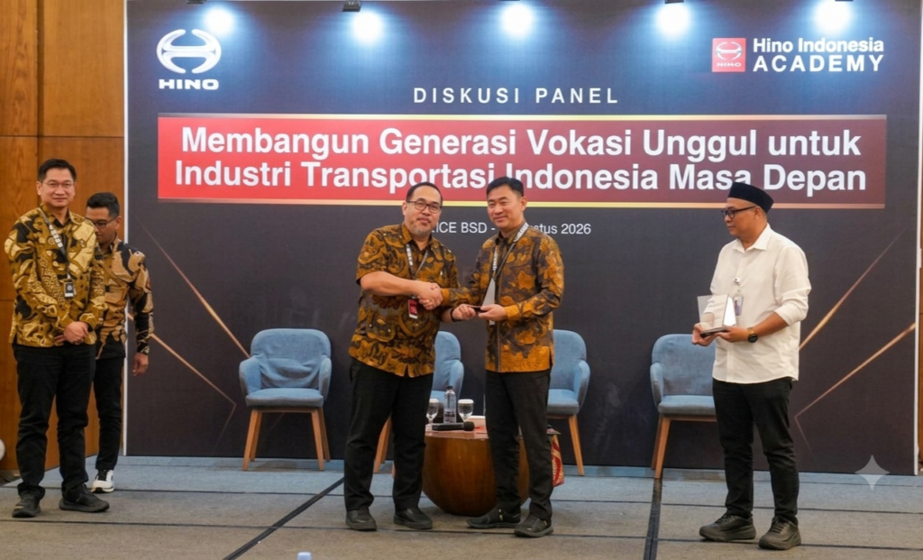 Hino Gandeng Kemendikdasmen Cetak SDM Transportasi Unggul - lajuroda.com