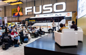 Mitsubishi Fuso Luncurkan Canter Extra Long Bus di GIIAS 2026, Dukung Pariwisata dan Transportasi Penumpang Mitsubishi Fuso Luncurkan Canter Extra Long Bus di GIIAS 2026, Dukung Pariwisata dan Transportasi Penumpang - lajuroda.com