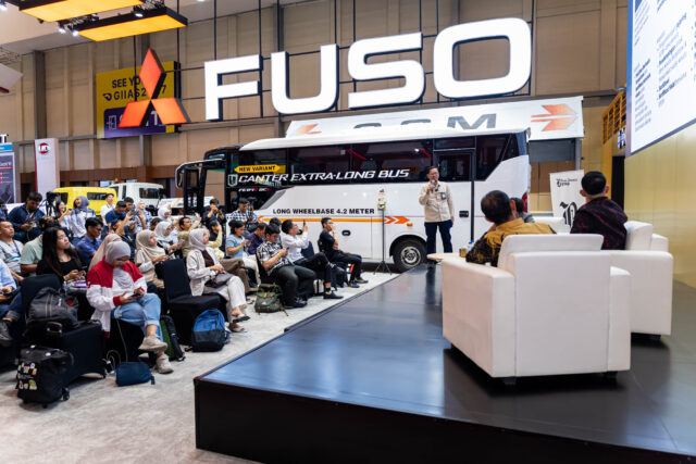 GIIASFusoD3-252 Mitsubishi Fuso Luncurkan Canter Extra Long Bus di GIIAS 2026, Dukung Pariwisata dan Transportasi Penumpang - lajuroda.com