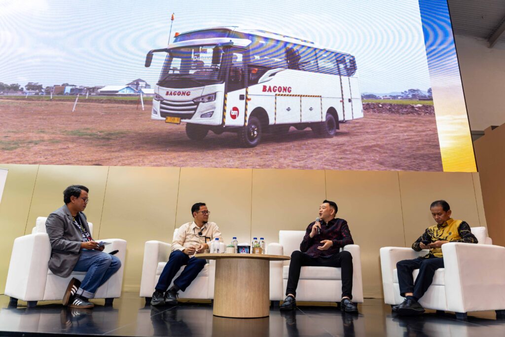 Mitsubishi Fuso Luncurkan Canter Extra Long Bus di GIIAS 2026, Dukung Pariwisata dan Transportasi Penumpang - lajuroda.com