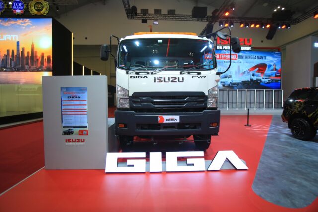 Isuzu GIGA FVR Road Sweeper Isuzu GIGA FVR Road Sweeper Tampil di GIIAS 2026, Perkuat Solusi Kendaraan Pelayanan Publik - lajuroda.com