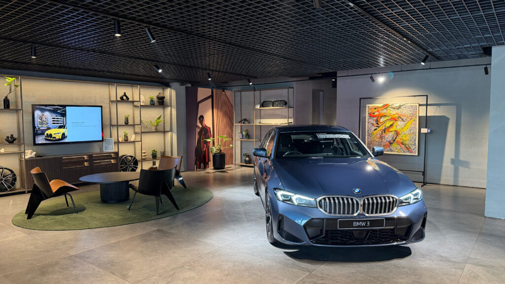 BMW Astra dan Teh Villa Gallery Kolaborasi Lewat The Art of Joy, Hadirkan 18 Lukisan Seniman Indonesia - lajuroda.com