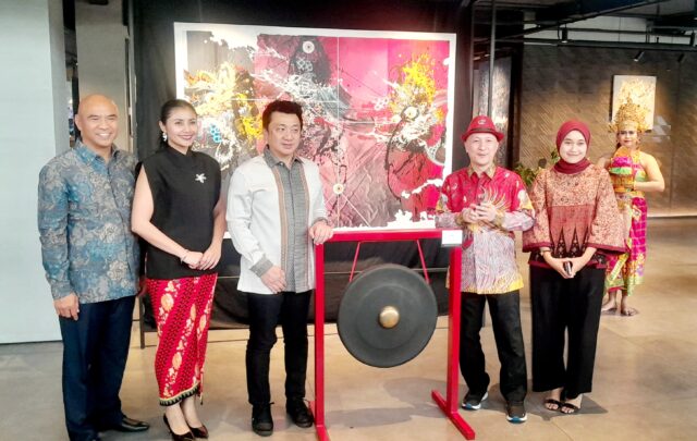 Peresmian pembukaan The Art of Joy BMW Astra BMW Astra dan Teh Villa Gallery Kolaborasi Lewat The Art of Joy, Hadirkan 18 Lukisan Seniman Indonesia - lajuroda.com