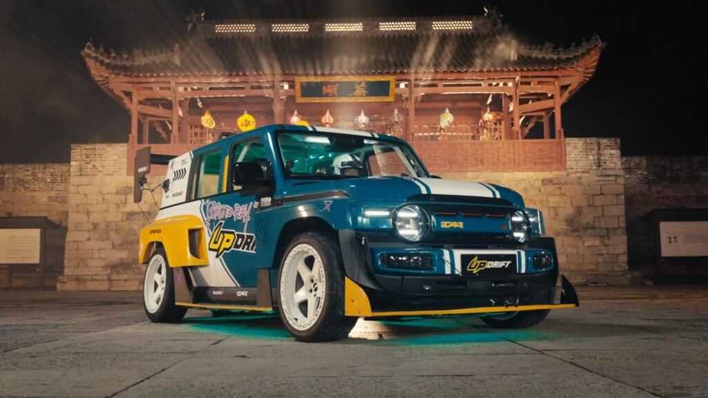 iCAR V23 Unjuk Kebolehan Drift Ekstrem di Wuhu Drift - lajuroda.com
