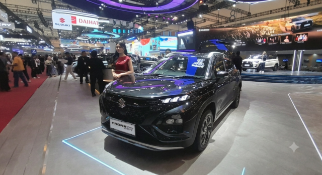 Suzuki Hadirkan Fronx Kuro di GIIAS Suzuki Fronx Kuro Jadi Sorotan di GIIAS 2026, SUV Hybrid Sporty dengan Fitur Teknologi Smart Hybrid - lajuroda.com