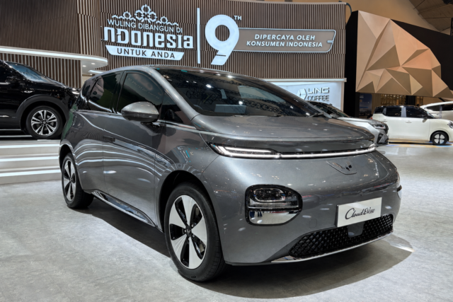 Wuling memperkenalkan New Cloud EV SE sebagai varian baru dari medium hatchback EV di GIIAS 2026 Wuling Hadirkan New Cloud EV SE Berdaya Jelajah 360 Km dengan Fitur Lebih Lengkap - lajuroda.com