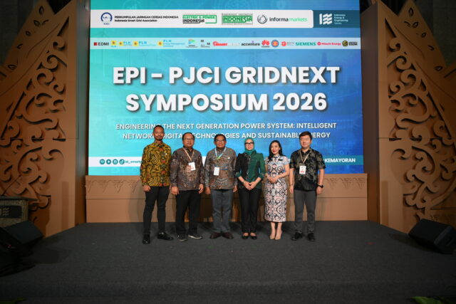 Pembukaan Rangkaian Pameran IEE Series - Energy Week 2026 oleh perwakilan asosiasi PJCI, perwakilan exhibitor, dan Lia Indriasari selaku Country General Manager Pamerindo Indonesia IEE Series Energy Week 2026 Dorong Transformasi Industri Berkelanjutan - lajuroda.com
